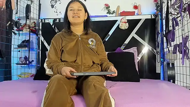 Snapshot of abby_eemily chatting on November 13, 2025, 12:09 pm abby eemily online show from November 13, 2025, 12:09 pm