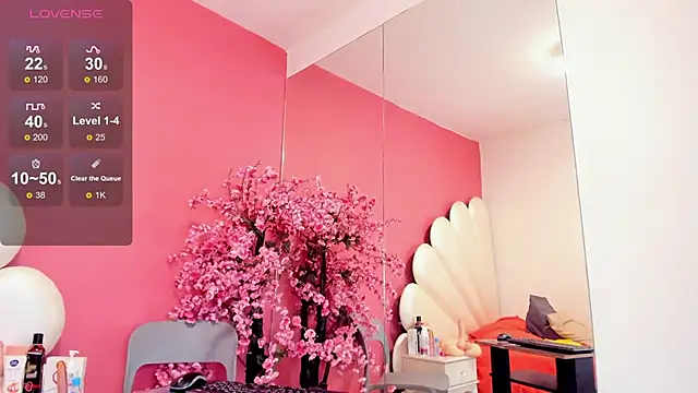 Snapshot of Zoey_Donovan chatting on March 17, 2025, 10:40 pm Zoey Donovan online show from March 17, 2025, 10:40 pm