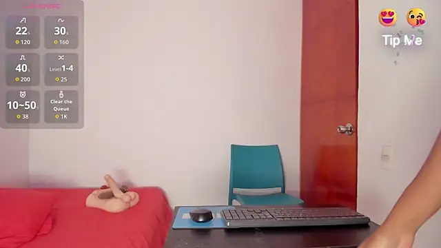 Snapshot of Zoey_Donovan chatting on November 7, 2025, 8:24 pm Zoey Donovan online show from November 7, 2025, 8:24 pm