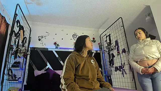 Snapshot of thedream_girls chatting on November 13, 2025, 12:09 pm thedream girls online show from November 13, 2025, 12:09 pm