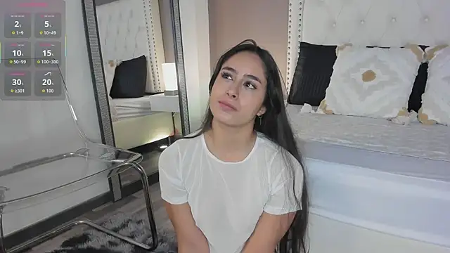 Julia Martinez  online show from May 18, 2026, 11:37 am