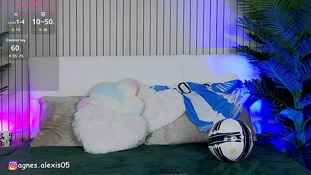 AgnesAlexis online show from June 24, 2026, 11:09 am