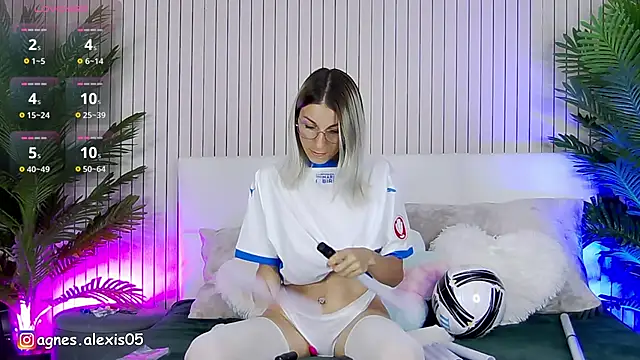 AgnesAlexis online show from June 17, 2026, 11:09 am