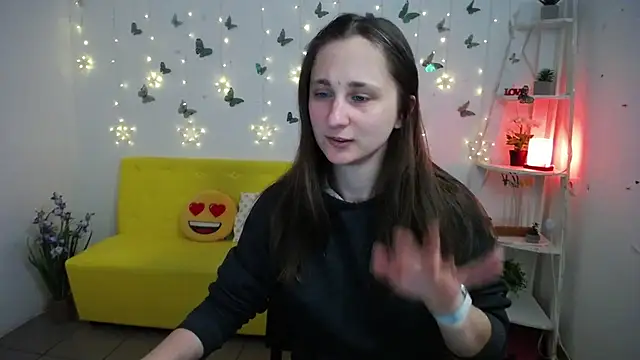 Snapshot of MichelLeee chatting on April 23, 2026, 11:27 am MichelLeee online show from April 23, 2026, 11:27 am