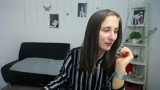 MichelLeee online show from September 30, 2025, 11:05 am