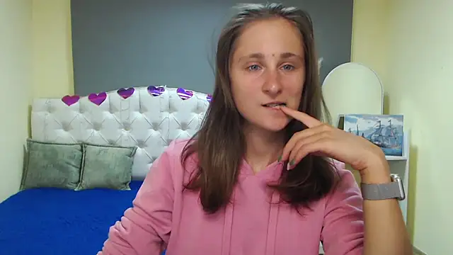 MichelLeee online show from September 12, 2025, 11:21 am