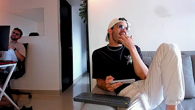 Snapshot of andrewChris_ chatting on December 15, 2025, 6:47 pm andrewChris online show from December 15, 2025, 6:47 pm