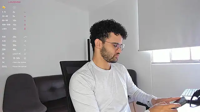 Snapshot of andrewChris_ chatting on October 31, 2025, 4:25 pm andrewChris online show from October 31, 2025, 4:25 pm