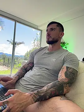 Snapshot of DimitriSullivan_ chatting on November 17, 2025, 5:17 pm DimitriSullivan online show from November 17, 2025, 5:17 pm