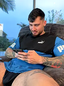 Snapshot of DimitriSullivan_ chatting on October 22, 2025, 9:57 pm DimitriSullivan online show from October 22, 2025, 9:57 pm