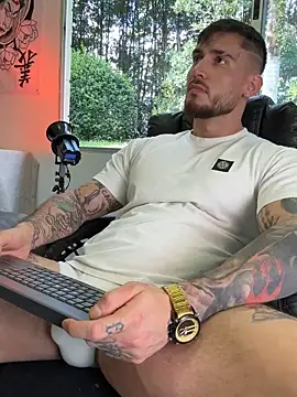 Snapshot of DimitriSullivan_ chatting on November 11, 2025, 6:14 pm DimitriSullivan online show from November 11, 2025, 6:14 pm