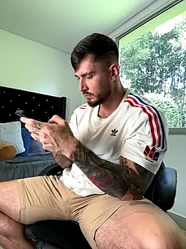 Snapshot of DimitriSullivan_ chatting on November 6, 2025, 5:28 pm DimitriSullivan online show from November 6, 2025, 5:28 pm