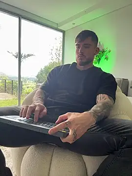 Snapshot of DimitriSullivan_ chatting on November 18, 2025, 5:49 pm DimitriSullivan online show from November 18, 2025, 5:49 pm