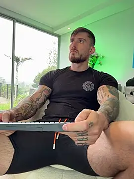 Snapshot of DimitriSullivan_ chatting on November 20, 2025, 5:57 pm DimitriSullivan online show from November 20, 2025, 5:57 pm