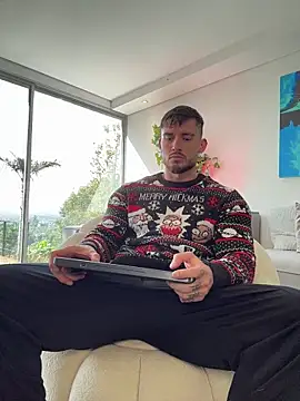 Snapshot of DimitriSullivan_ chatting on December 3, 2025, 2:16 pm DimitriSullivan online show from December 3, 2025, 2:16 pm