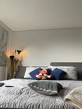 DimitriSullivan  online show from February 17, 2026, 1:19 pm