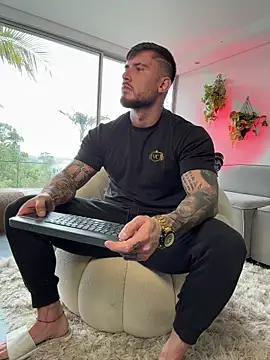 Snapshot of DimitriSullivan_ chatting on December 4, 2025, 1:43 pm DimitriSullivan online show from December 4, 2025, 1:43 pm