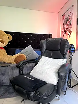 Snapshot of DimitriSullivan_ chatting on November 12, 2025, 6:45 pm DimitriSullivan online show from November 12, 2025, 6:45 pm