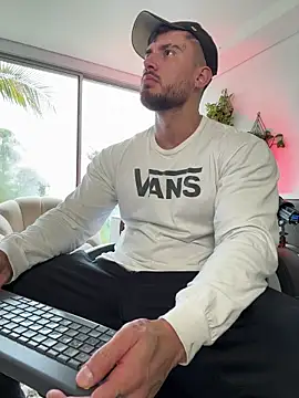 Snapshot of DimitriSullivan_ chatting on December 5, 2025, 1:43 pm DimitriSullivan online show from December 5, 2025, 1:43 pm