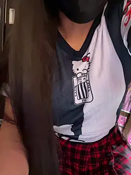 Velyn 18 online show from March 3, 2026, 4:25 pm