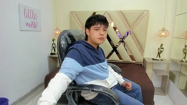 Snapshot of AndrewPherson chatting on April 14, 2026, 12:21 pm AndrewPherson online show from April 14, 2026, 12:21 pm