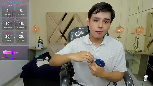 Snapshot of AndrewPherson chatting on April 13, 2026, 1:37 pm AndrewPherson online show from April 13, 2026, 1:37 pm