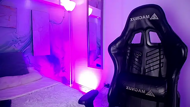 Snapshot of Aniie_Doll chatting on July 19, 2026, 8:27 pm Aniie Doll online show from July 19, 2026, 8:27 pm