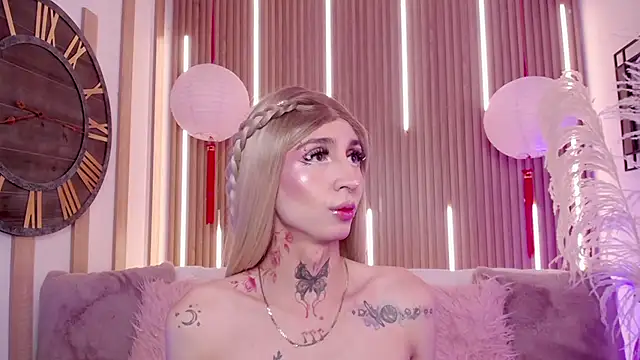 Snapshot of Aniie_Doll chatting on January 13, 2026, 8:35 pm Aniie Doll online show from January 13, 2026, 8:35 pm