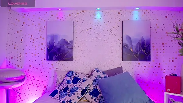 Snapshot of Aniie_Doll chatting on February 12, 2026, 8:19 pm Aniie Doll online show from February 12, 2026, 8:19 pm