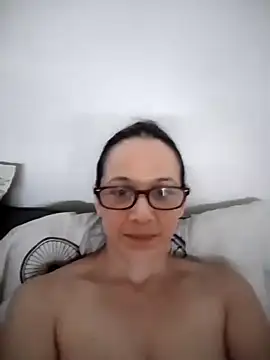 nicolle milf1978 online show from May 26, 2026, 11:41 am