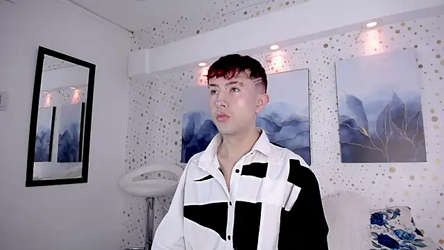 Snapshot of Noah_Xitruxx chatting on November 11, 2025, 12:44 pm Noah Xitruxx online show from November 11, 2025, 12:44 pm