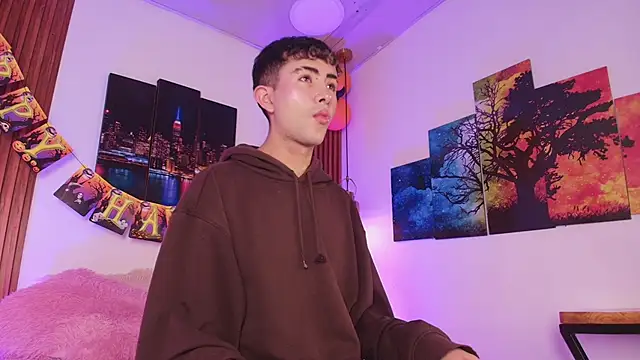 Snapshot of Noah_Xitruxx chatting on November 4, 2025, 3:21 am Noah Xitruxx online show from November 4, 2025, 3:21 am