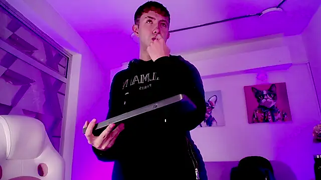 Snapshot of Noah_Xitruxx chatting on November 21, 2025, 1:10 pm Noah Xitruxx online show from November 21, 2025, 1:10 pm