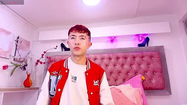 Snapshot of Noah_Xitruxx chatting on November 12, 2025, 1:04 pm Noah Xitruxx online show from November 12, 2025, 1:04 pm