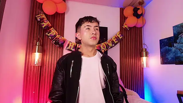 Snapshot of Noah_Xitruxx chatting on October 26, 2025, 2:45 am Noah Xitruxx online show from October 26, 2025, 2:45 am