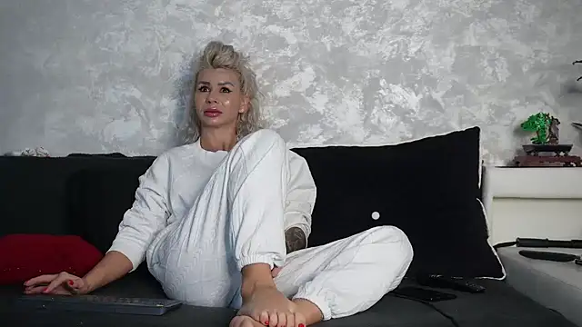 SquirtyFit Devil online show from November 15, 2025, 9:57 am