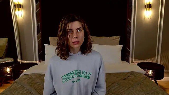 VikkiStorm online show from March 20, 2025, 6:19 am