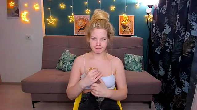 Snapshot of Xloe_Queen chatting on February 2, 2025, 2:34 pm Xloe Queen online show from February 2, 2025, 2:34 pm