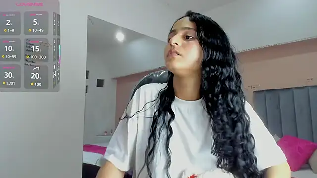 Giselle Roldan online show from November 15, 2025, 8:02 pm