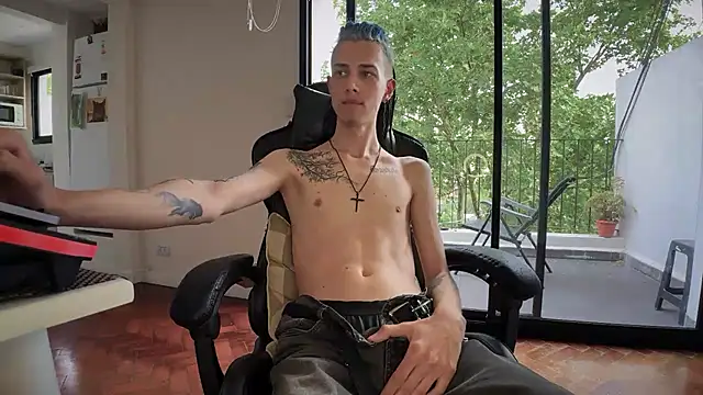 Snapshot of Den_BlueXx chatting on November 18, 2025, 8:01 pm Den BlueXx online show from November 18, 2025, 8:01 pm