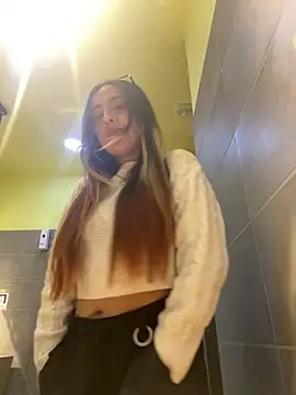 SarahXRusso online show from November 6, 2025, 3:38 pm