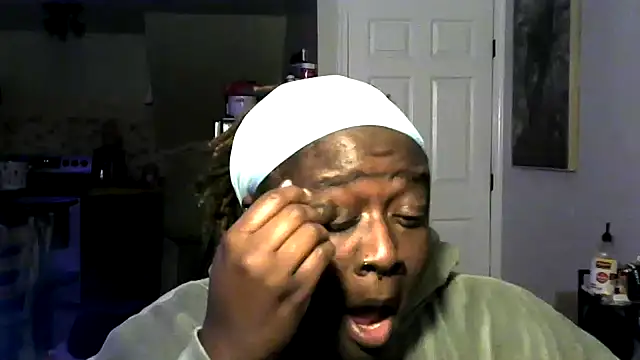 BigKittyRaven online show from December 5, 2024, 1:20 am