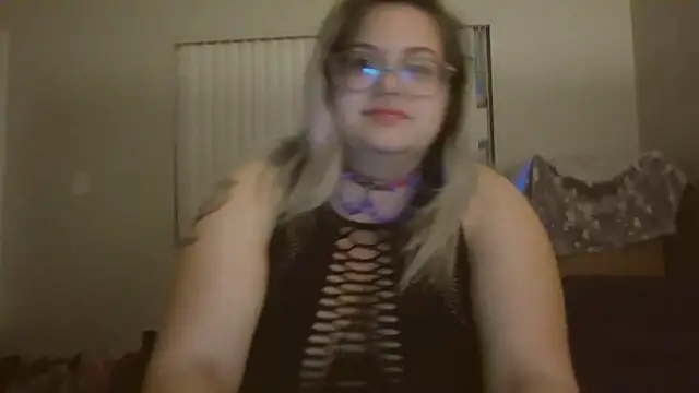 Snapshot of HoneyBear19 chatting on February 4, 2025, 7:29 am HoneyBear19 online show from February 4, 2025, 7:29 am