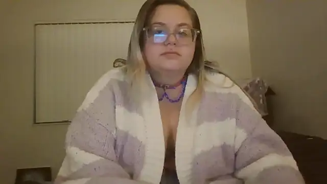 Snapshot of HoneyBear19 chatting on February 24, 2025, 7:55 am HoneyBear19 online show from February 24, 2025, 7:55 am