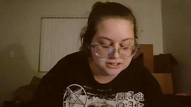 Snapshot of HoneyBear19 chatting on December 8, 2024, 8:20 am HoneyBear19 online show from December 8, 2024, 8:20 am