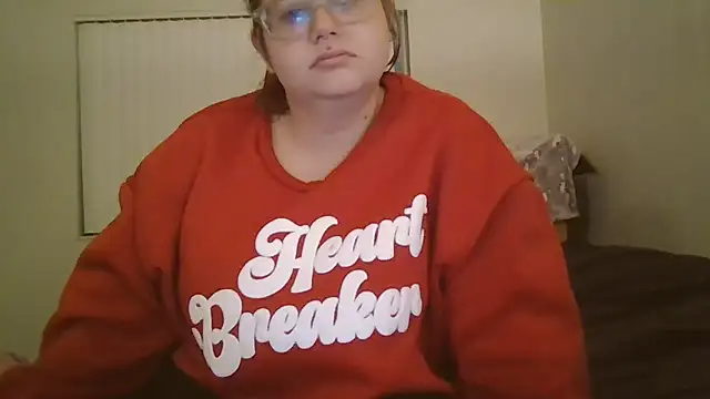 Snapshot of HoneyBear19 chatting on February 15, 2025, 5:19 am HoneyBear19 online show from February 15, 2025, 5:19 am