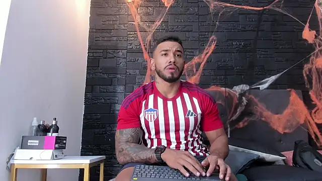 Snapshot of bruno_miller_ chatting on October 24, 2025, 9:47 pm bruno miller online show from October 24, 2025, 9:47 pm