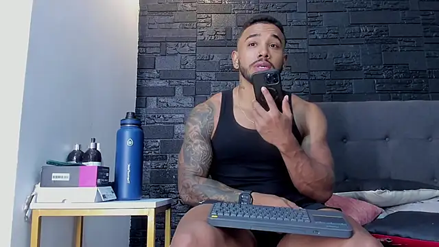 Snapshot of bruno_miller_ chatting on November 3, 2025, 8:01 pm bruno miller online show from November 3, 2025, 8:01 pm