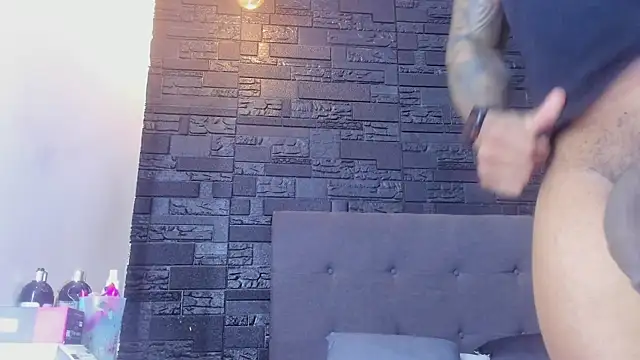 Snapshot of bruno_miller_ chatting on December 3, 2025, 10:31 pm bruno miller online show from December 3, 2025, 10:31 pm