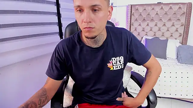 Snapshot of dann_torres chatting on December 5, 2024, 7:10 am dann torres online show from December 5, 2024, 7:10 am